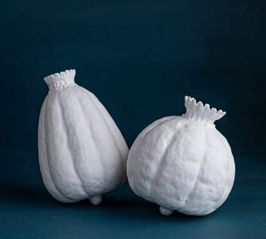 FRUCTUS PAPAVER Vase Klatt Objects 
Vase aus feinem Knochenporzellan (Bone China) zwei Formen, sortiert. Farbe: Weiß