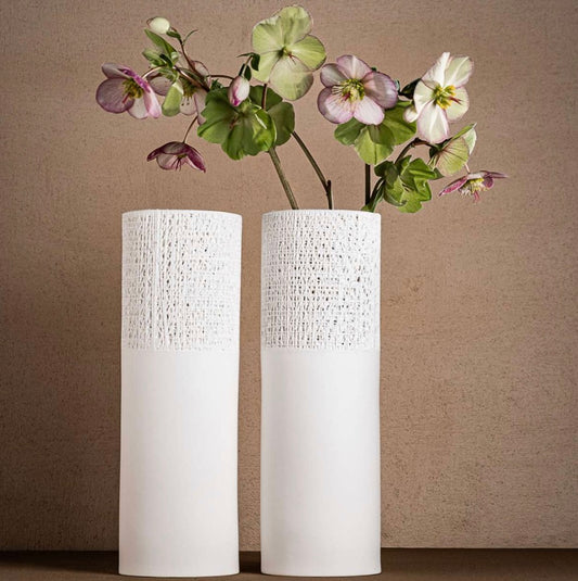 GAZE Vase L Klatt Objects 
Vase aus Bone China Porzellan Filament. Farbe: Weiß