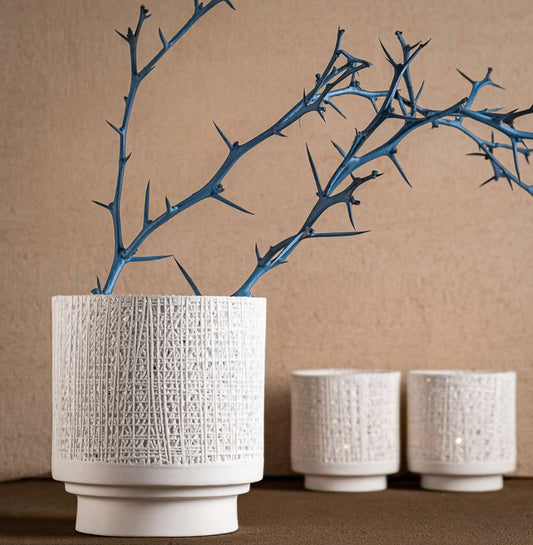 GAZE Topf Klatt Objects 
Topf aus Bone China Porzellan Filament. Farbe: Weiß