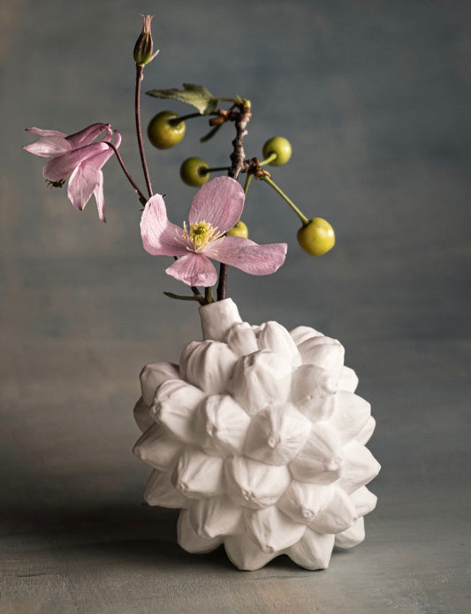 FRUCTUS NIPA Vase W Klatt Objects 
Vase aus feinem Knochenporzellan (Bone China) Farbe: Weiß